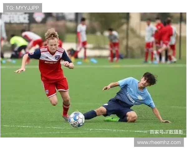 《聚焦足球巨星:从青涩少年到世界舞台上的传奇之路》