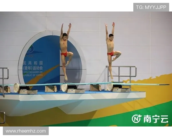 探索跳水运动背后的技巧与勇气展现全过程魅力深度解析跳水竞技之美 探索跳水运动背后的技巧与勇气展现全过程魅力深度解析跳水竞技之美