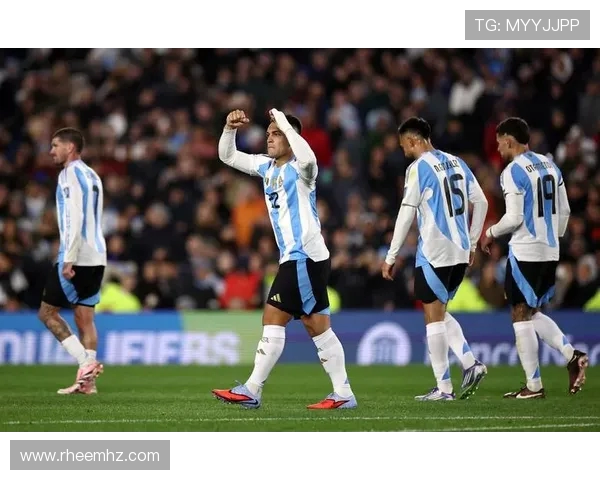 足球世界的盛宴：全球足球赛事的魅力与发展趋势分析