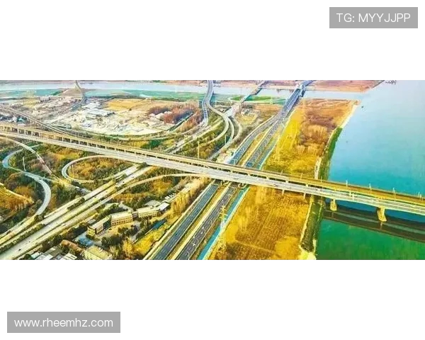 上海海港发展新机遇:打造国际航运中心与全球物流枢纽的战略路径 上海海港发展新机遇:打造国际航运中心与全球物流枢纽的战略路径