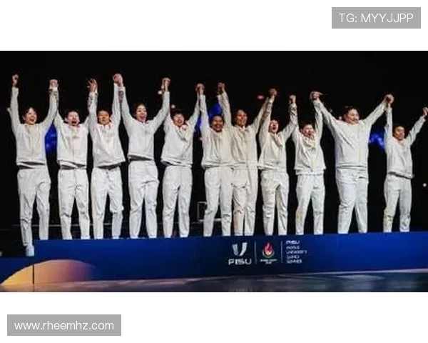 中国男排迎战加拿大队力争胜利展现团队精神与竞技风采